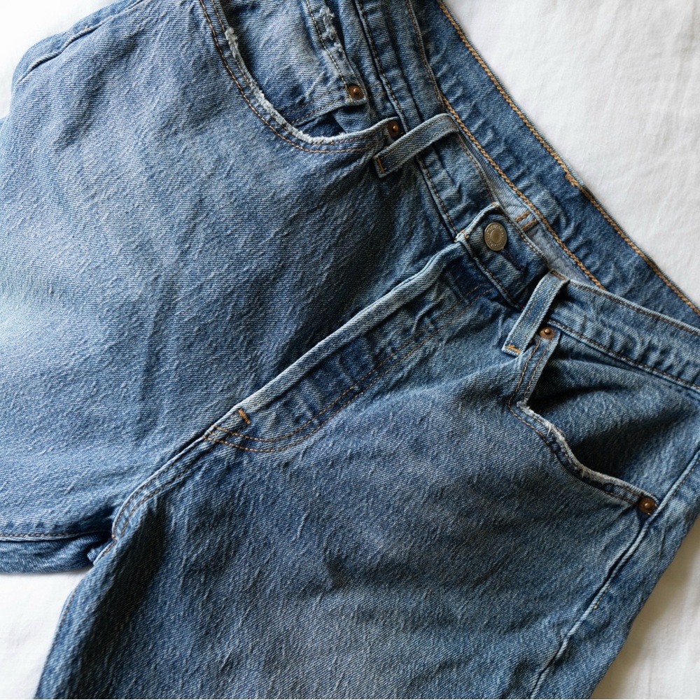 Levi's Classic Straight Men's Jeans in Denim Blue - Picture 2 of 2